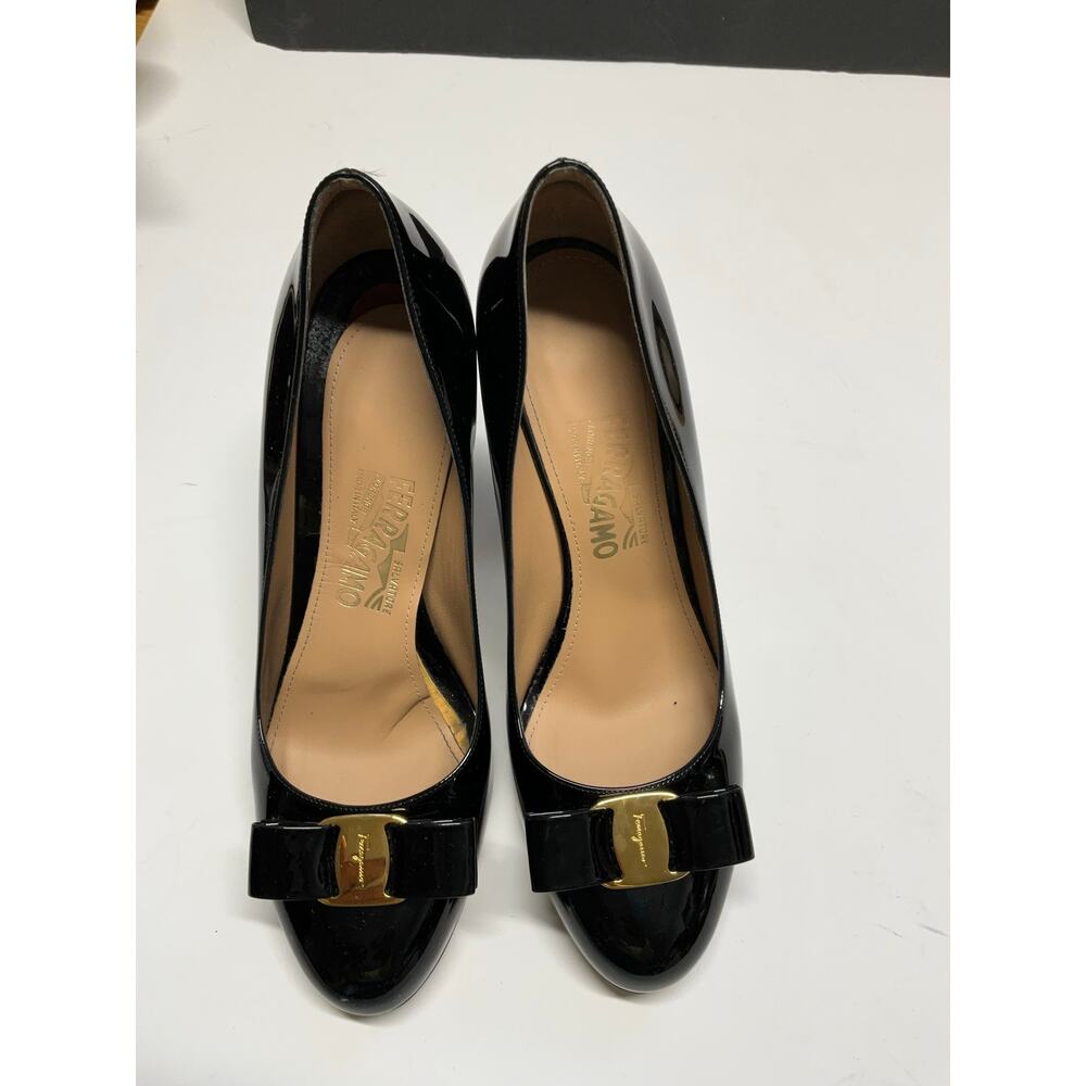 Salvatore Ferragamo Black Patent Vara Bow Heels Pumps Gold Hardware